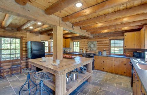 Ruckersville Casa | Cozy Log Cabin Getaway with Fire Pit and 3 Acres!