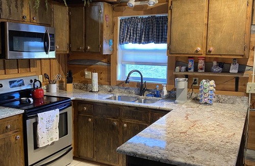 Vesta Casa | Cozy Log Cabin Near the Parkway