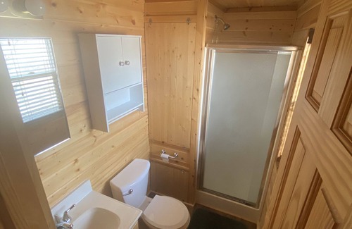 Grassy Butte Cabina | Cozy Log Cabin on Edge of North Dakota Badlands