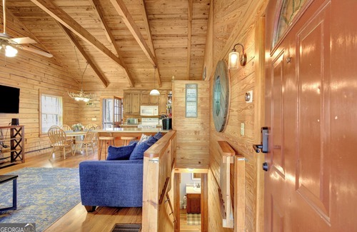 Pine Mountain Valley Cabina | Cozy Log Cabin tucked away in Warm Springs! Near Callaway and FDR