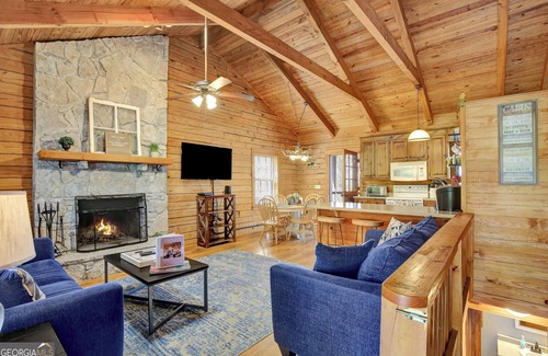 Pine Mountain Valley Cabina | Cozy Log Cabin tucked away in Warm Springs! Near Callaway and FDR
