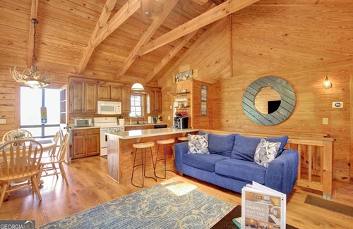 Pine Mountain Valley Cabina | Cozy Log Cabin tucked away in Warm Springs! Near Callaway and FDR