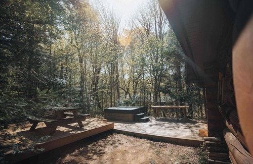 Lac Superieur Village Chalet De Esquí | Cozy Log Cabin with Spa - 3 min of Tremblant