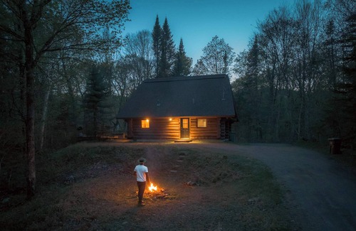 Lac Superieur Village Chalet De Esquí | Cozy Log Cabin with Spa - 3 min of Tremblant