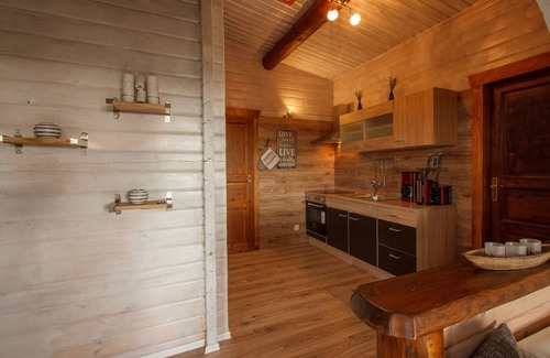 Steina Casa | Acogedora cabaña de troncos con 2 apartamentos en una pendiente en un lugar tranquilo