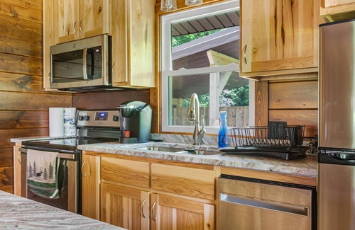 Champion Cabina | Cozy Log Cabin with Hot Tub