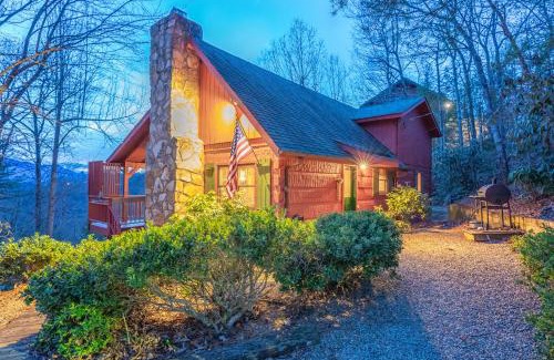 Gatlinburg - Pigeon Forge Chalet De Esquí | Cozy Log Cabin With Mountain Views, Hot Tub, And Game Room