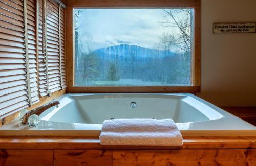 Gatlinburg - Pigeon Forge Chalet De Esquí | Cozy Log Cabin With Mountain Views, Hot Tub, And Game Room