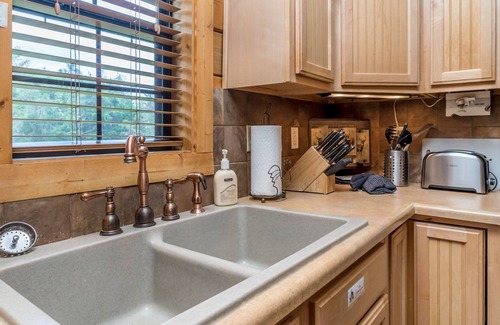 Branson Theater District Cabina | Cozy Log Cabin - Fall in the Heart of Branson (2 Masters) ¡TODOS LOS IMPUESTOS PAGADOS!