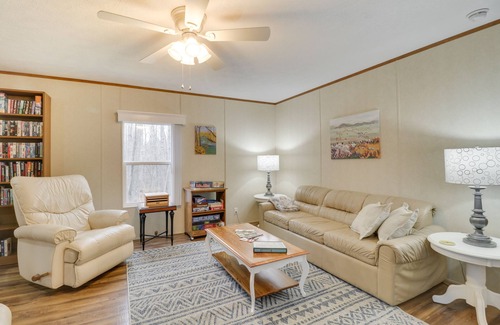 Louisa Cabaña | Cozy Louisa Cottage Stay w/ Fire Pit!