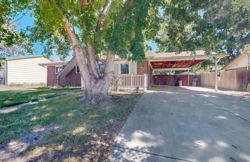 South Westminster Casa | Cozy Lower Unit | King & Bunk Bed | Great for Families