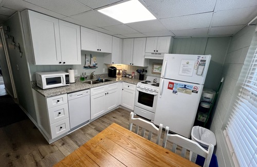 Yaupon Beach Apartamento | Cozy, lower unit located in timeless Yaupon and only 800 feet from the beach!