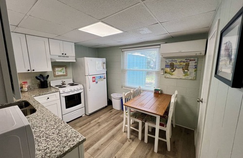 Yaupon Beach Apartamento | Cozy, lower unit located in timeless Yaupon and only 800 feet from the beach!