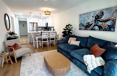 Garden City Condominio | Cozy Luxe Beach Condo: Fully Renovated + Pool + Steps to Sand + Prime Location