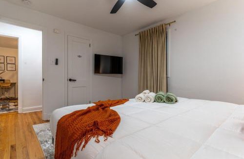East Raleigh Apartamento | Cozy Luxe Escape, Raleigh 2BR Getaway, Sleeps 4, Pets, Kids & Business Travelers Welcome