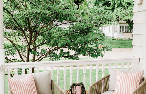Baraboo Casa | Cozy Luxe Retreat| High-End Design w/outdoor fire pit WI Dells, Cascade MT, Devils Lake