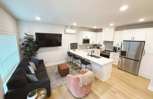 Fayetteville Casa | Cozy Luxe Stay Walk to any HOGS Stadium