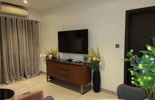 Accra Apartamento | Cozy & Luxurious East Legon Apt with gym, pool & rooftop