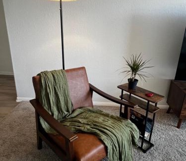 Mission Viejo Apartamento | Cozy Luxurious Spacious Apt with Valley View, Attached Garage,Pool,24-Hour Gym, 3 TV