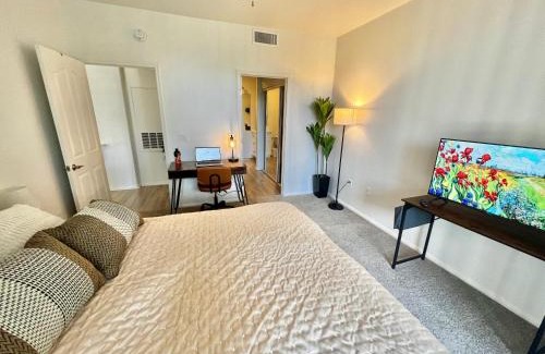 Mission Viejo Apartamento | Cozy Luxurious Spacious Apt with Valley View, Attached Garage,Pool,24-Hour Gym, 3 TV