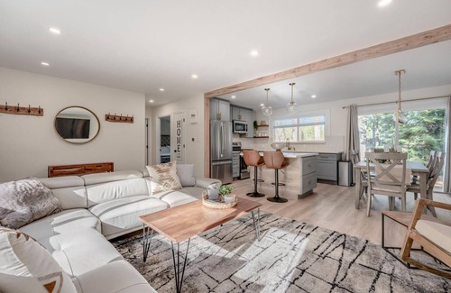 Tahoe Island Casa | Cozy & Luxury 2 BR SFH, Prof Clean. Book FUN now