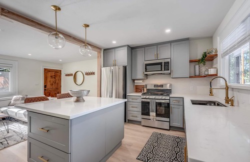 Tahoe Island Casa | Cozy & Luxury 2 BR SFH, Prof Clean. Book FUN now