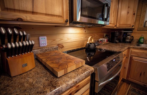 Robbinsville Cabina | Cozy Luxury Cabin Retreat in Western NC Mountains – Dog-Friendly & Serene!