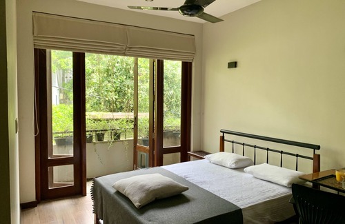 Kaduwela Cama Y Desayuno | Cozy luxury room with beautiful views