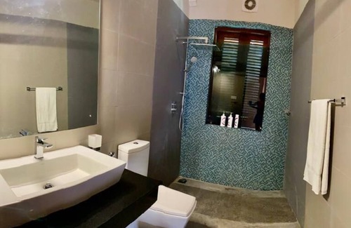 Kaduwela Cama Y Desayuno | Cozy luxury room with beautiful views