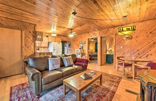 Maggie Valley Cabina | Cozy Maggie Valley Cabin w/ Deck & Private Hot Tub