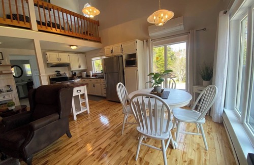 Terra Nova Cabaña | Cozy Mahers Cottage - Hot tub