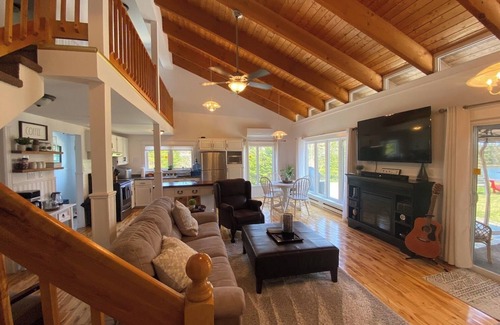 Terra Nova Cabaña | Cozy Mahers Cottage - Hot tub