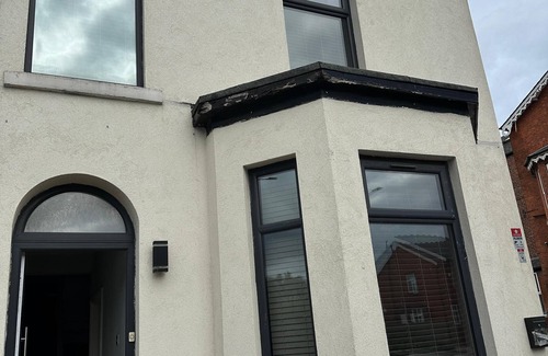 Offerton Casa | Cozy Manchester House - Stay With Host Onsite