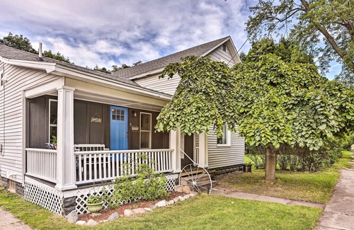 Manistee Casa | Cozy Manistee Home: Walk to Beach & Downtown!