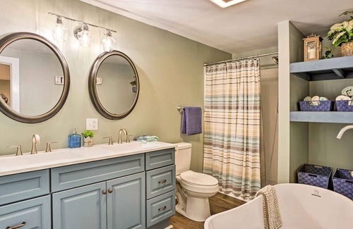 Manistee Casa | Cozy Manistee Home: Walk to Beach & Downtown!