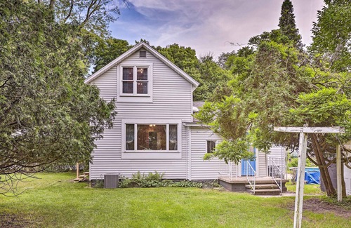 Manistee Casa | Cozy Manistee Home: Walk to Beach & Downtown!