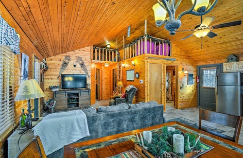 Steuben Cabina | 'Thunder Cove Cabin' Manistique Cabin w / Lake View!