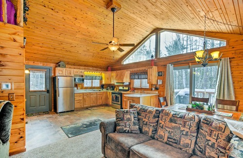 Steuben Cabina | 'Thunder Cove Cabin' Manistique Cabin w / Lake View!
