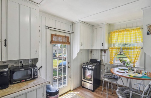 Fairhaven Cabaña | Cozy Massachusetts Escape w/ Patio, Near Beaches!