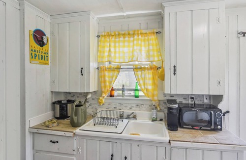 Fairhaven Cabaña | Cozy Massachusetts Escape w/ Patio, Near Beaches!