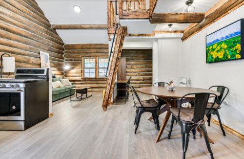 Beaverhead County Casa | Cozy Melrose Cabin with Fire Pit Walk to River!