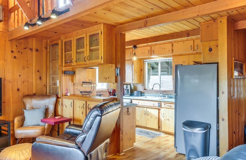 Mi-Wuk Village Cabina | Cozy Mi-Wuk Village Cabin: 18 Mi to Dodge Ridge!