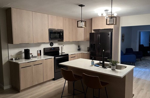 Bloomington Casa | Cozy Mid Century 5 minutes from IU stadium