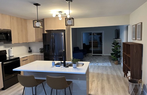 Bloomington Casa | Cozy Mid Century 5 minutes from IU stadium