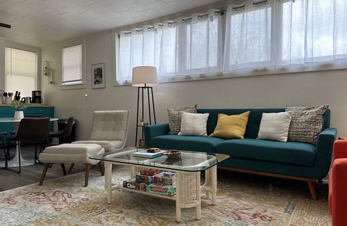 Yaupon Beach Casa | Cozy mid-century bungalow 1 min to kayak launch, 4 mins to beach! Sleeps 6!