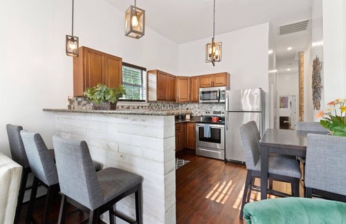 Tulane - Gravier Casa | Cozy Mid-City Cottage | Outdoor Patio w/ Backyard