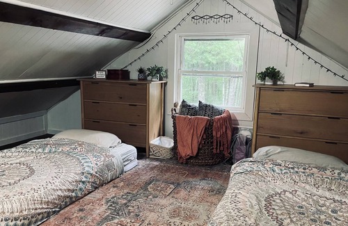 South China Cabina | Cozy Mid-Coast Cabin on China Lake-Family Friendly!