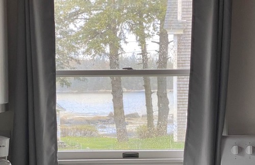 South Thomaston Cabaña | Cozy Mid-Coast Maine Cottage-steps from the beach!