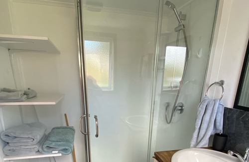Ohaeawai Cabina | Cozy Mini Home Farm Retreat
