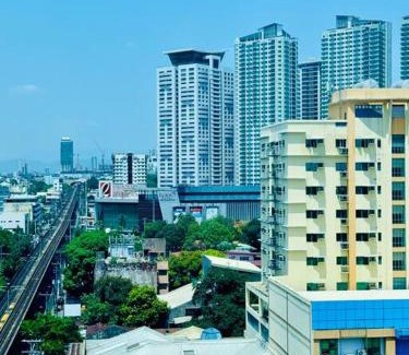 Valencia Apartamento | Cozy Minimalist 2BR Condo at Princeton QC near Rob Magnolia